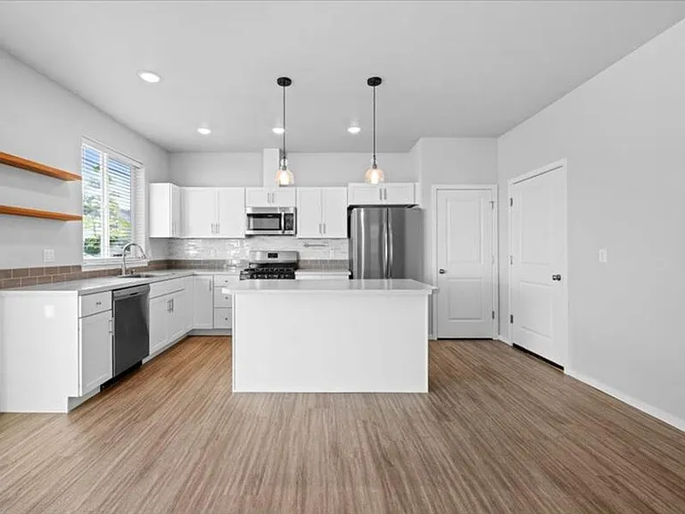 5329 Remington Dr — Photo 7
