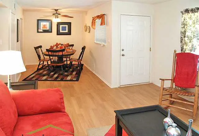 Lions Court Apartments — Photo 14