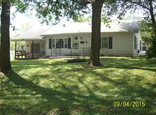 902 NE Idaho St, Leon, IA 50144