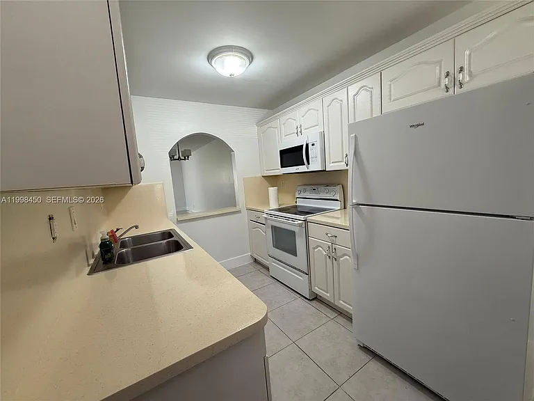 155 Lakeview Dr #101 — Photo 5