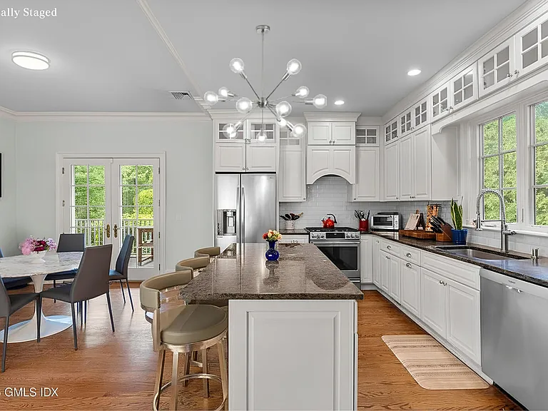 8 Highview Ave — Photo 11
