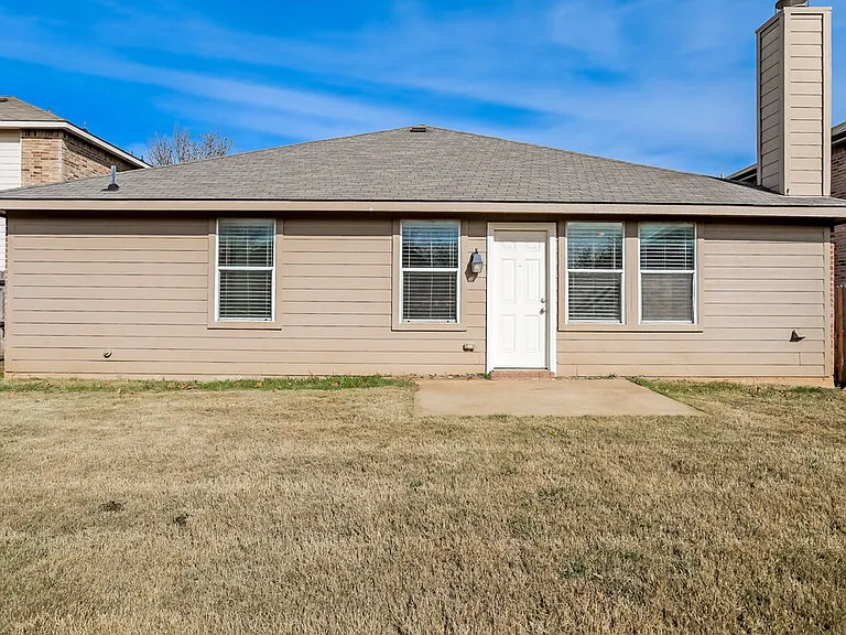 573 Creekbend St — Photo 15