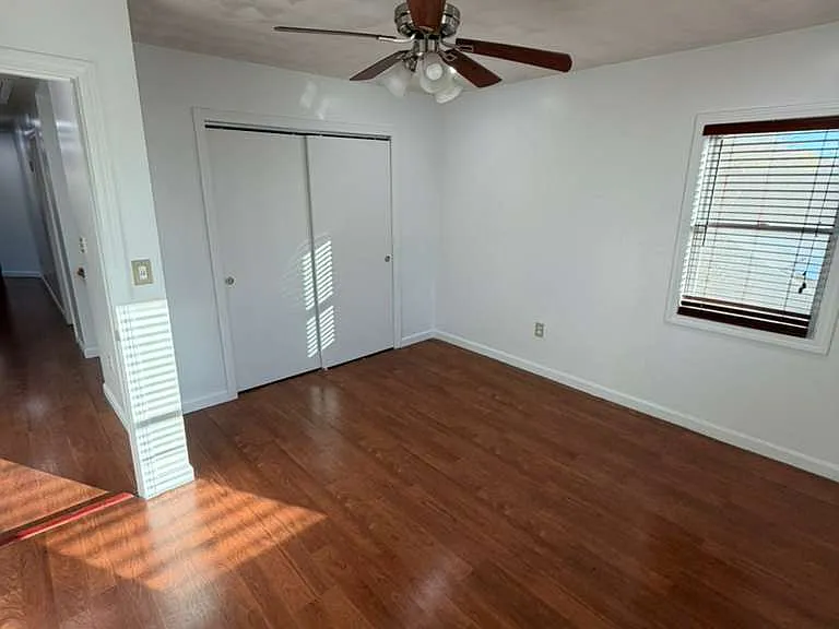 130-132 W Selden St #3 — Photo 17