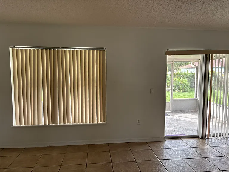 305 Cocoa Ct — Photo 14
