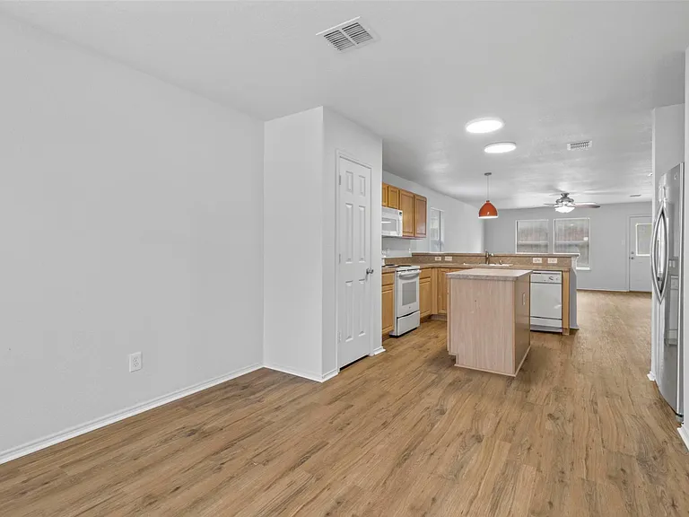 2205 Lookout Ln — Photo 15