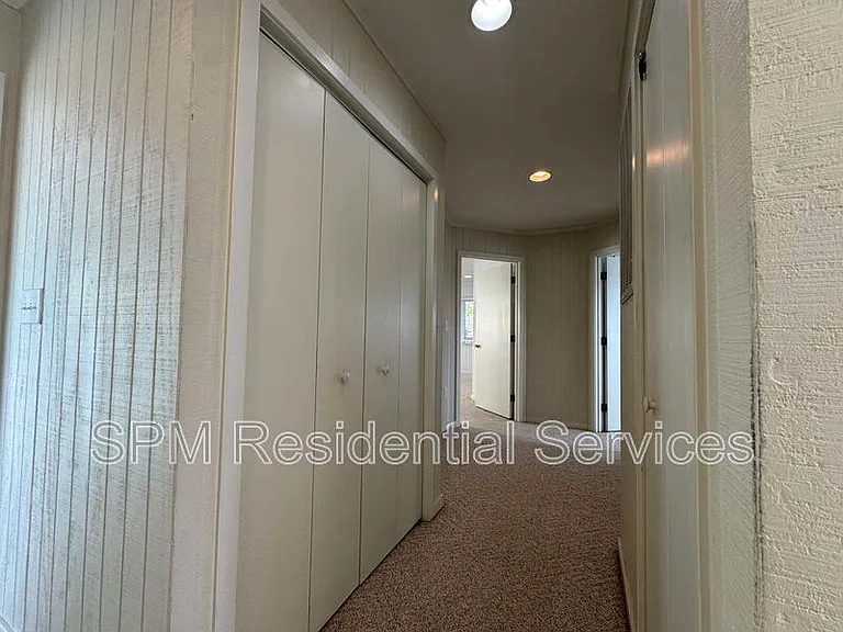 1154 Monroe Ln — Photo 17
