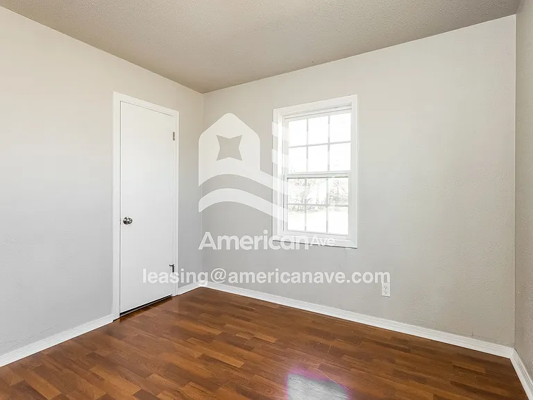 1184107_010_bedroom_11.jpg