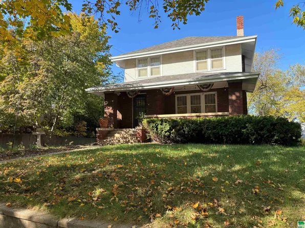 1015 28th St, Sioux City, IA 51104