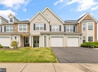 202 Countryside Ct, Warminster, PA 18974