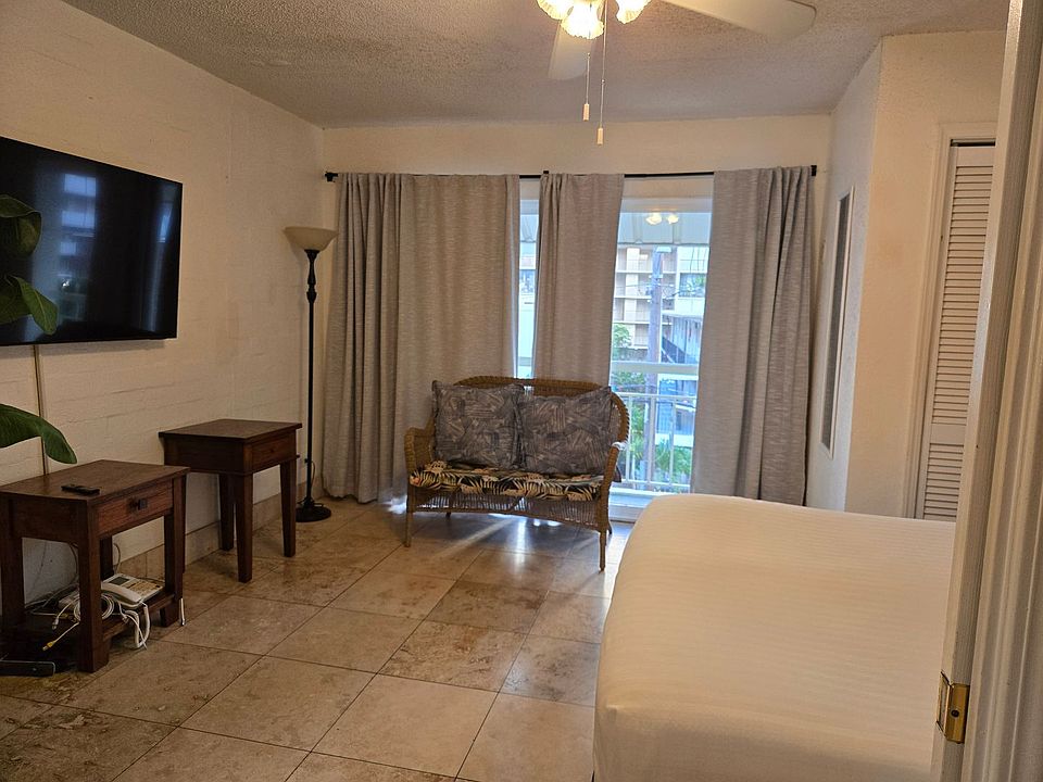 1st image of 240 Liliuokalani Ave #101