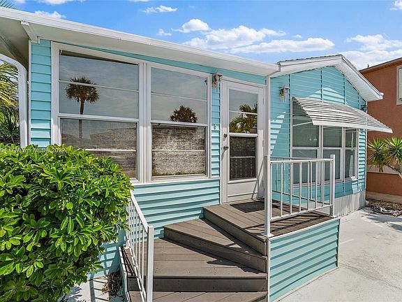 3rd image of 1258 Nettles Blvd #1258