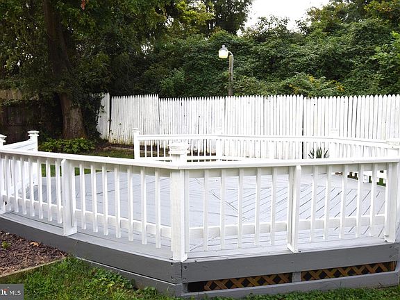 3rd image of 1354 Sudvale Rd