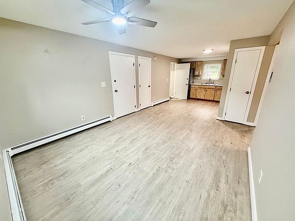 4th image of 945 Mammoth Rd #1