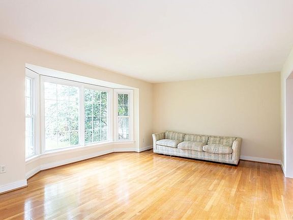 2nd image of 10109 Hollingsworth Ct