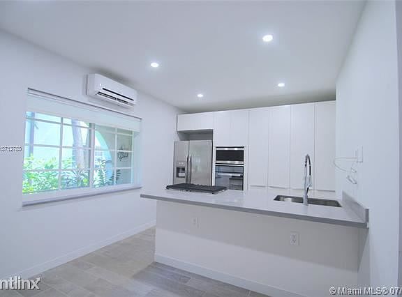 3rd image of 1560 Jefferson Ave APT 3