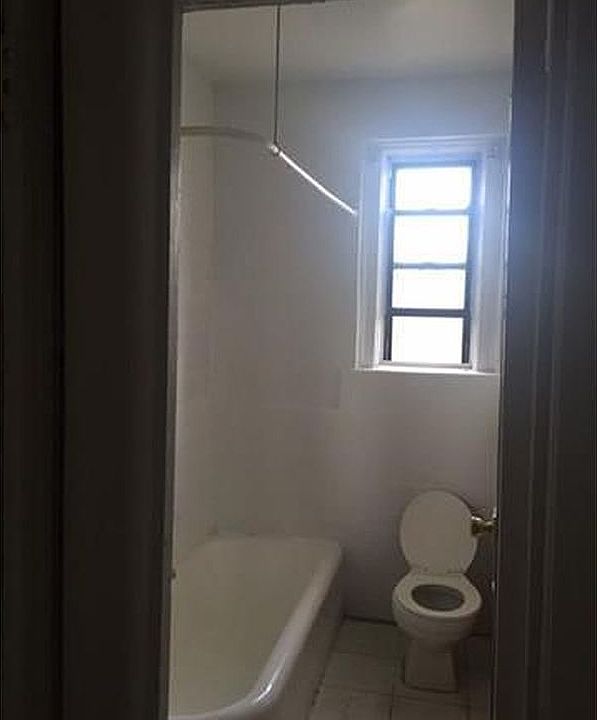 1st image of 1025 Leggett Ave APT 2D