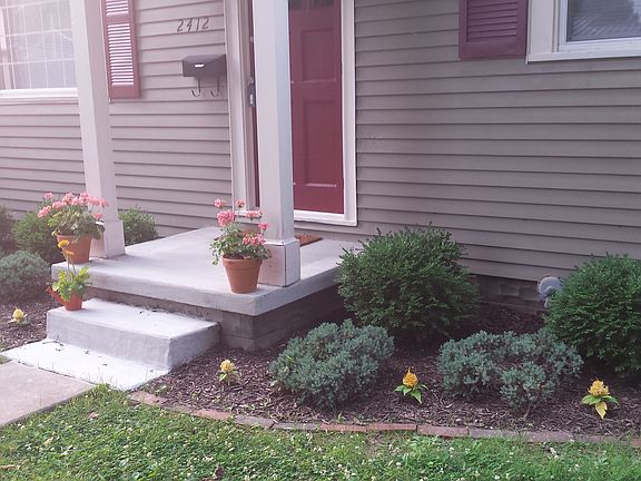 2nd image of 2412 E Sycamore St