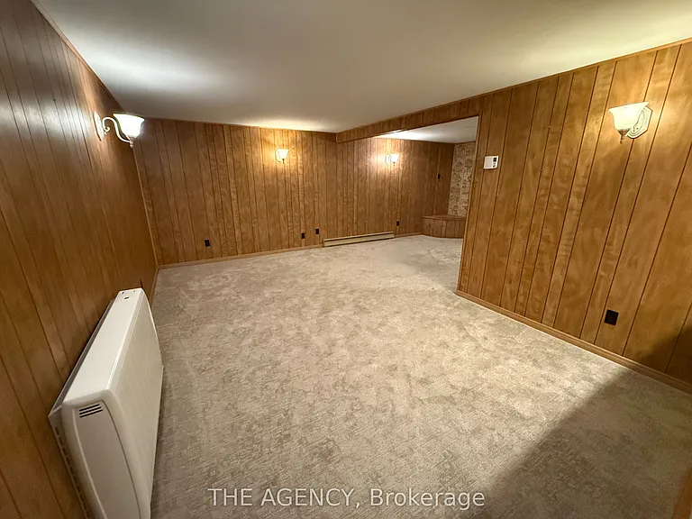 323 Waratah Ave — Photo 40