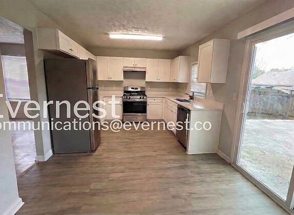 3rd image of 3711 Sandy Shoals Ln