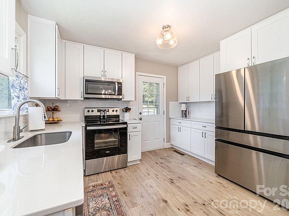 2nd image of 115 Northcrest Dr