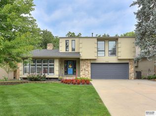 15904 Nottingham Dr, Omaha, NE 68118