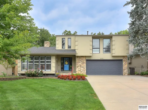 15904 Nottingham Dr, Omaha, NE 68118