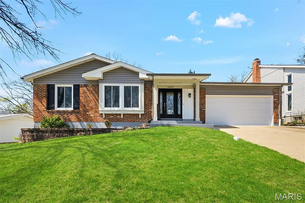 5607 Dantonaire Pl photo 1