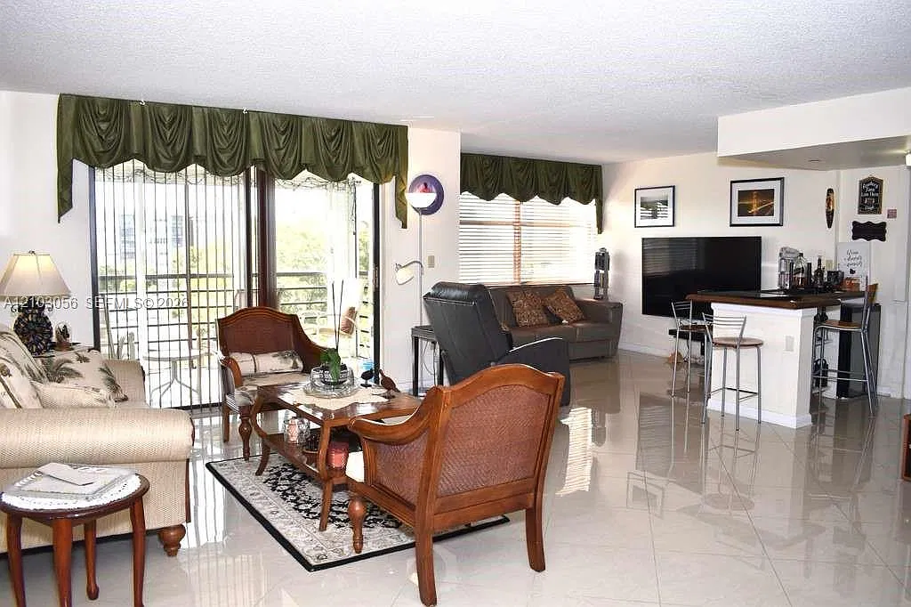 Park Place Condominium No — Photo 1