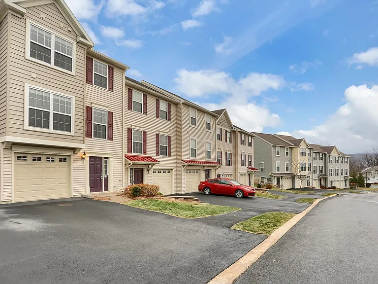 188 Kestrel Ln #188 — Photo 2