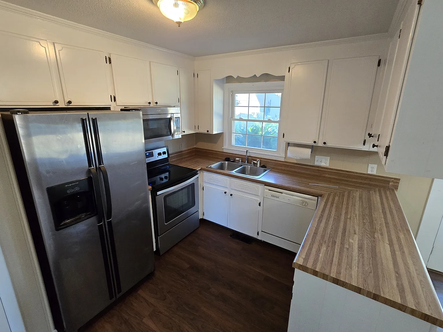 3 bed, 2300 sqft, $1,500 — Photo 4