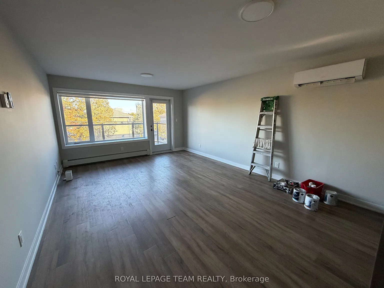 1305 Summerville Ave — Photo 2