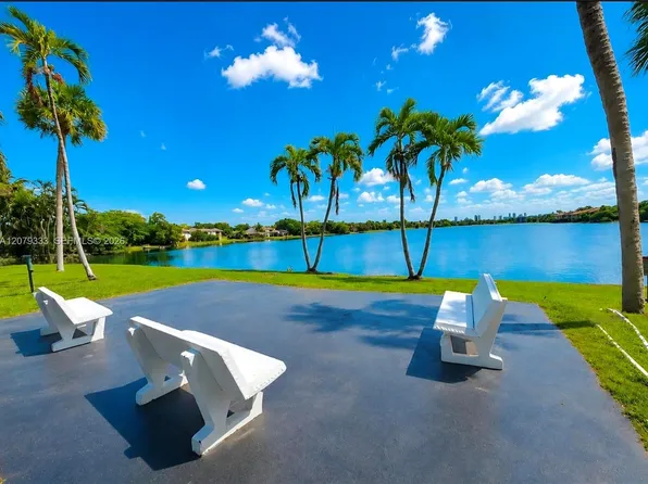 445 NE 195th St APT 430, Miami, FL 33179