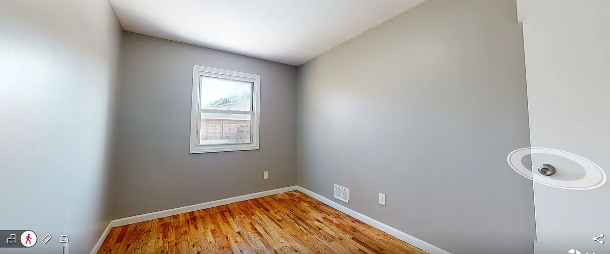 Building Photo - 720 E 94th Streetth St #2