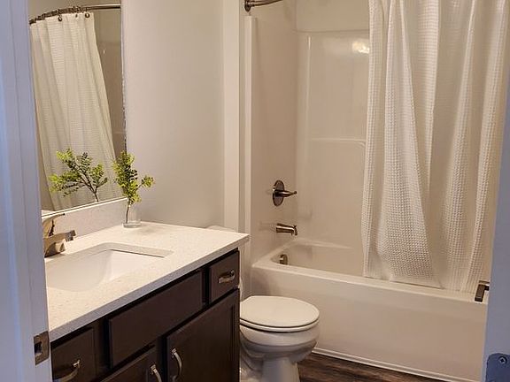 5th image of 210 Wilson St