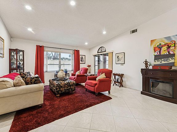 3rd image of 8236 Summerbreeze Lane