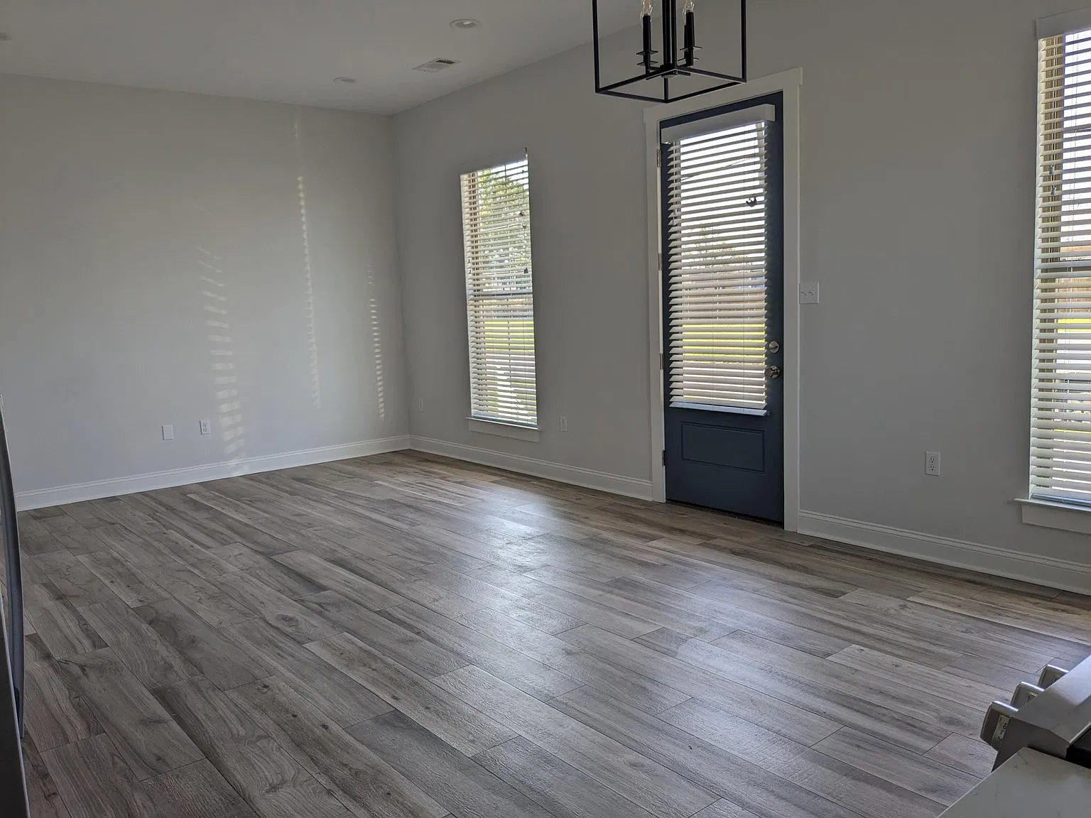 2 bed, 912 sqft, $1,500 — Photo 3