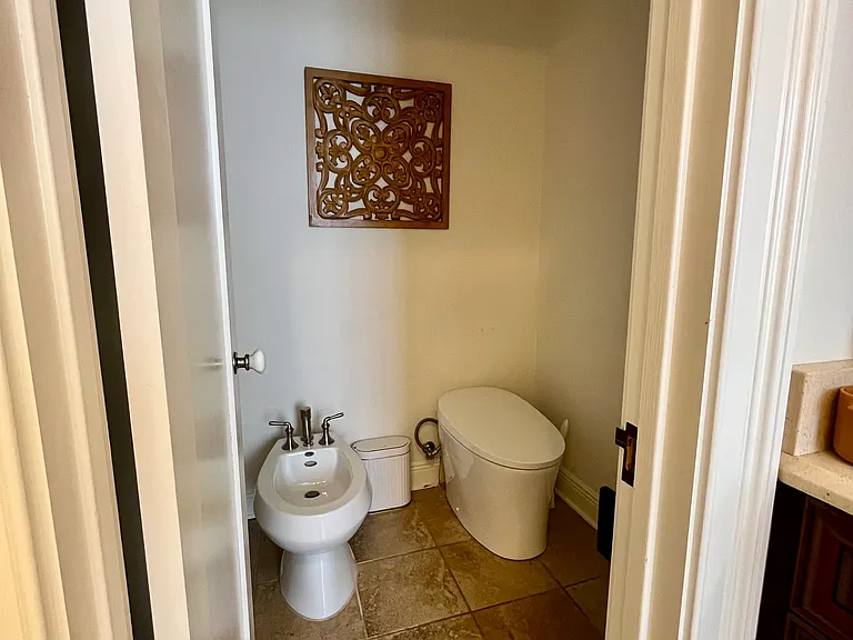 222 Thornton Ln — Photo 24