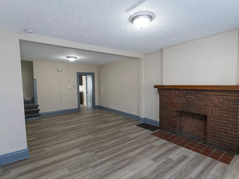 209 Clinton St — Photo 5