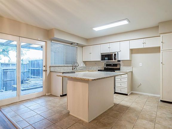 3rd image of 11935 Leisure Dr