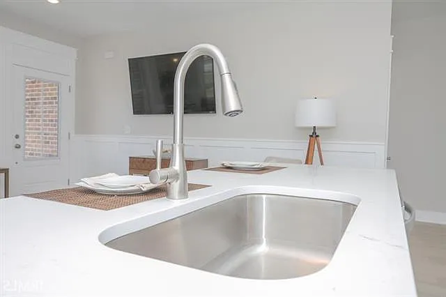 3 bed, 1660 sqft, $2,299 — Photo 4