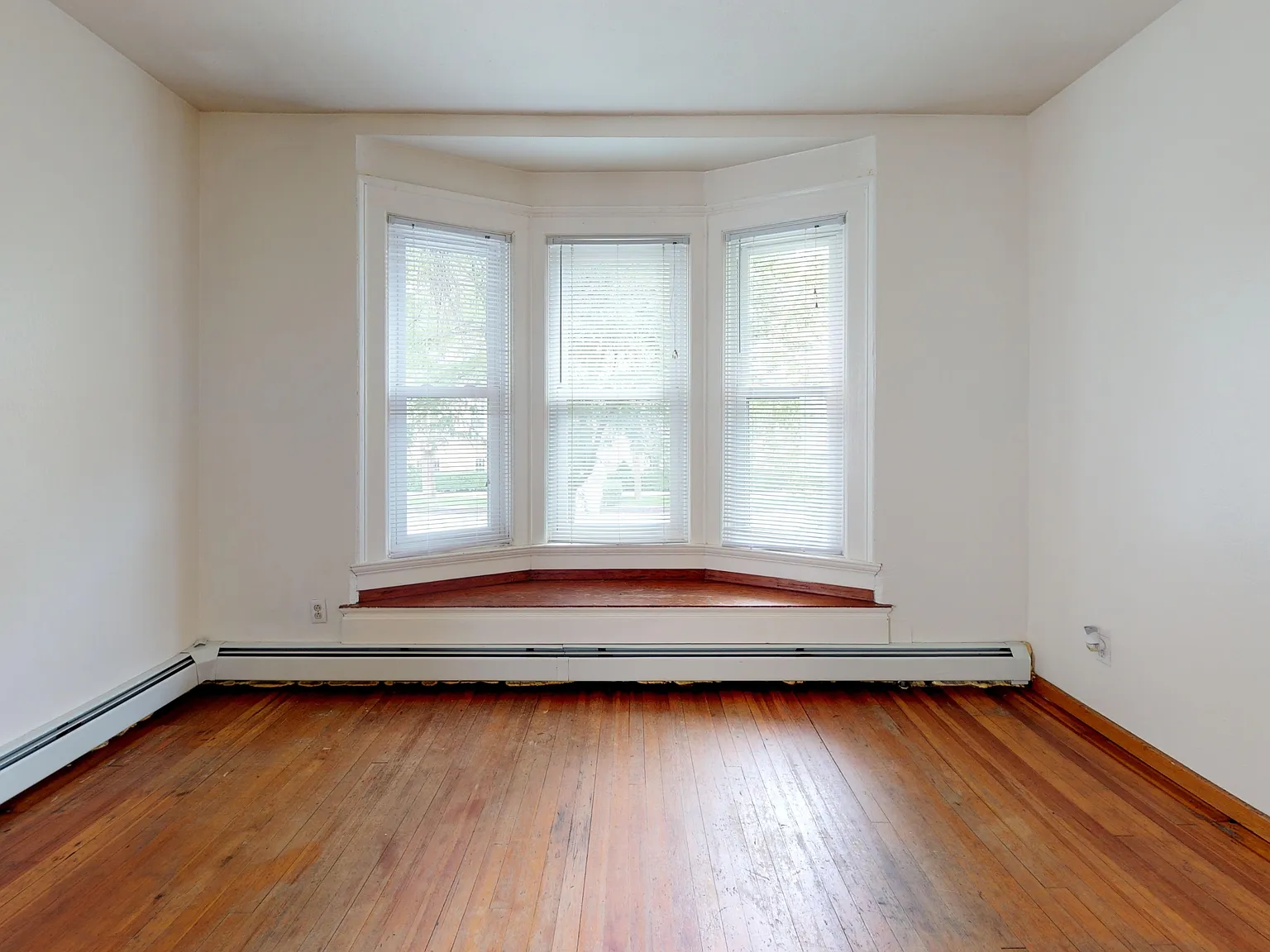 10 Langdon Street - E — Photo 2