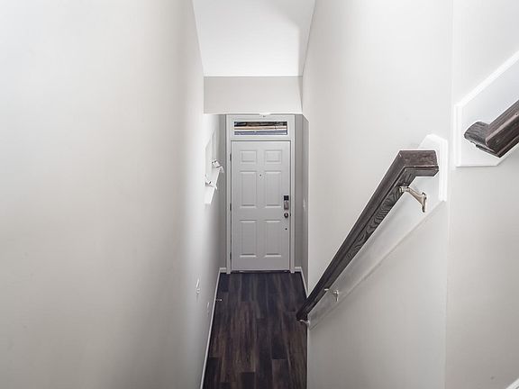 4th image of 1010 Larabee Ln