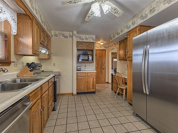 5th image of 724 N 1st St