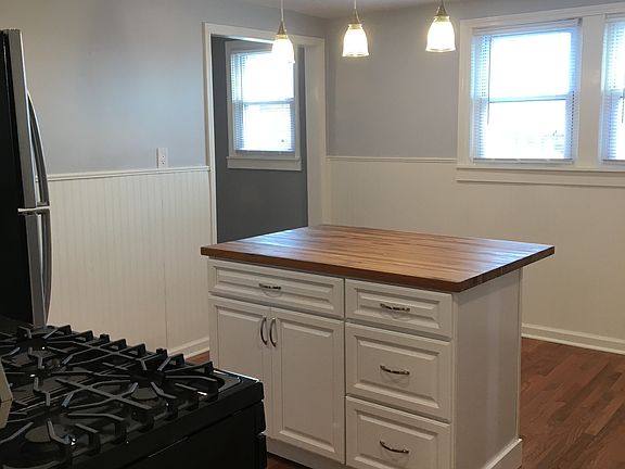 2nd image of 633 Hertel Ave