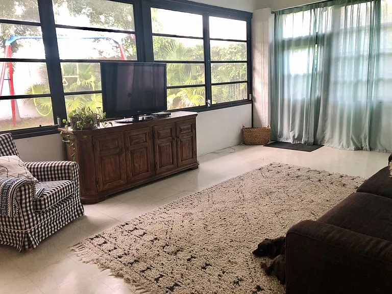 Florida room/ AC enclosed patio