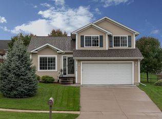 1348 Woolridge Dr, Coralville, IA 52241