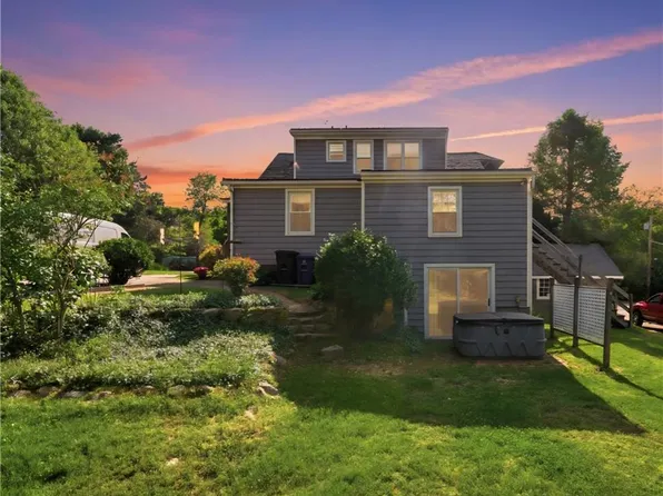 15 Kardway St, South Kingstown, RI 02879