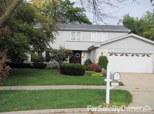 1934 N Carlyle Pl, Arlington Heights, IL 60004