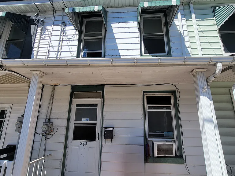 244 N 3rd St — Photo 1