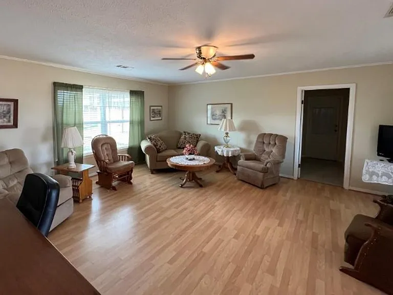 566 Schmidt Rd — Photo 4